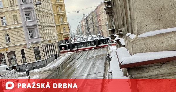 Tramvaj srazila ženu v Praze Nehoda zablokovala provoz