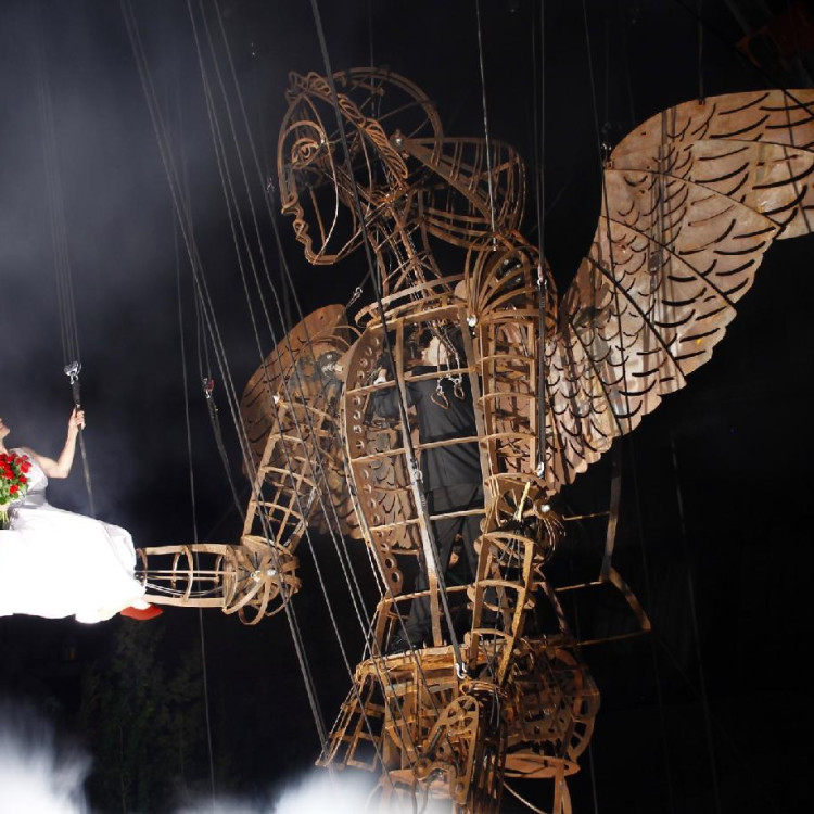 18. Pražský festival pouličního divadla Za dveřmi