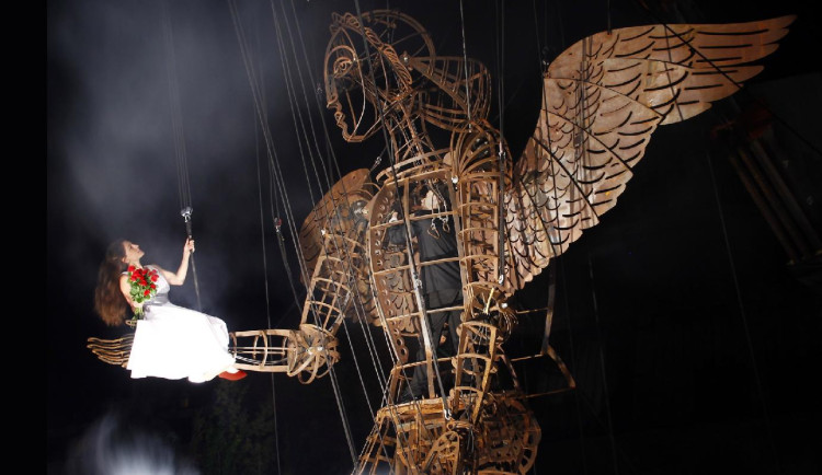 18. Pražský festival pouličního divadla Za dveřmi