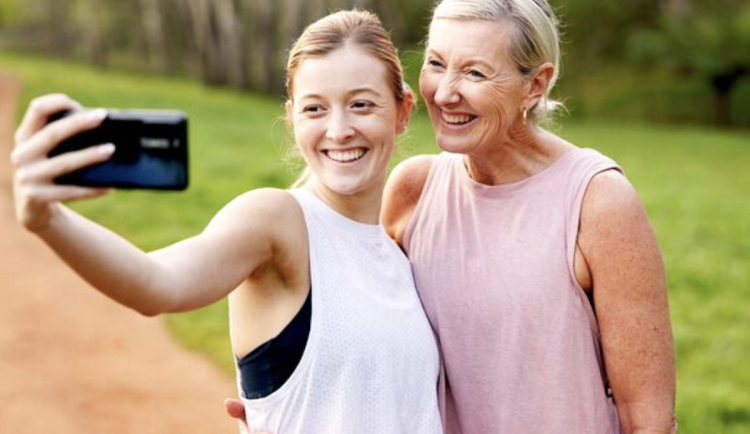 Šárka (71 let): Posedlost vnučky sociálními sítěmi otravuje život