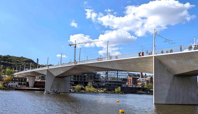 Dvorecký most otevřen jako 21. most v Praze přes Vltavu