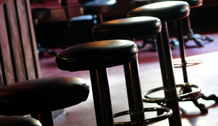 Regulace zavírací doby podniků v centru Prahy