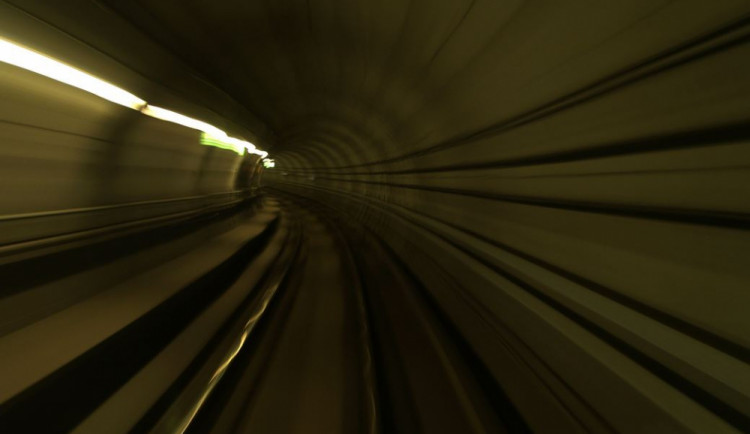 Jak utratit 50 miliard? Prostě vykopejte tunel…