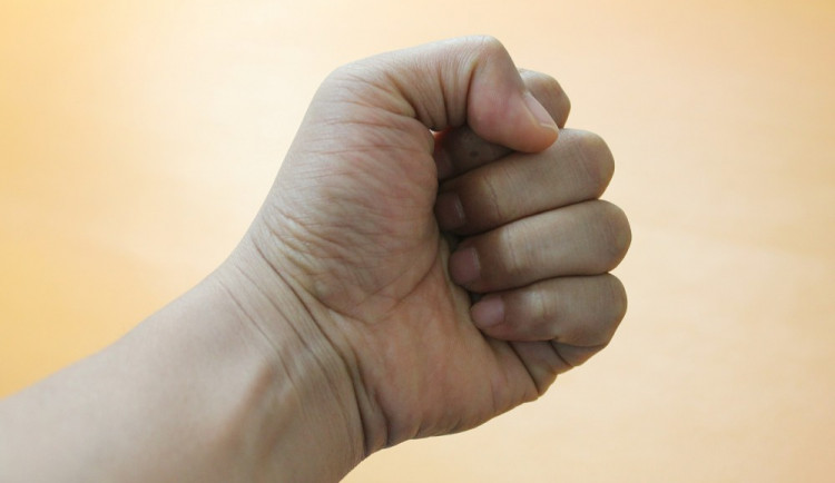 Syn napadl svoji matku, nadýchal 1,8 promile