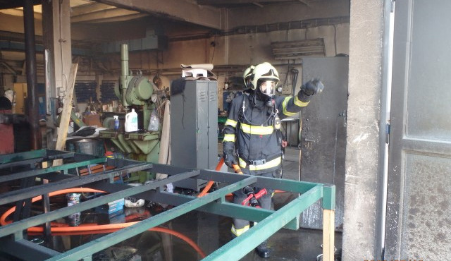 V Přerově hořela autodílna