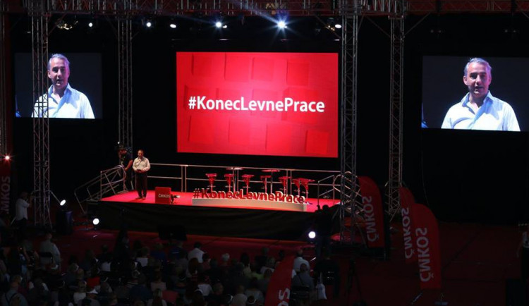 Odbory křičí „Konec levné práce“. Právem?