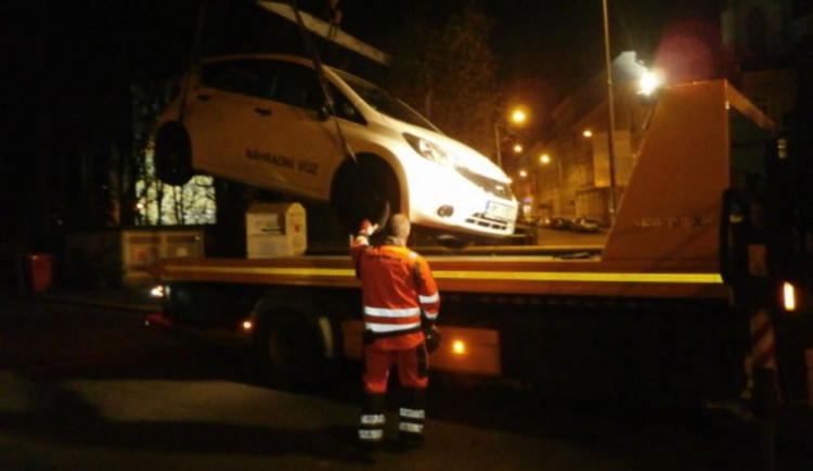 Řidiči nerespektují dočasné dopravní značení umístěné kvůli rekonstrukci ulice 1. máje