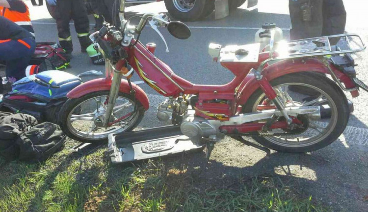 Řidič motocyklu nepřežil srážku s nákladním automobilem