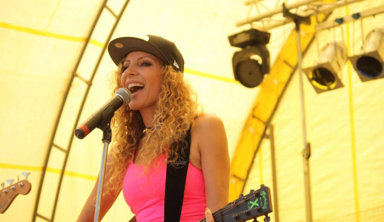 U kapličky v Náměšti na Hané zazpívá Olga Lounová. Po koncertu proběhne autogramiáda