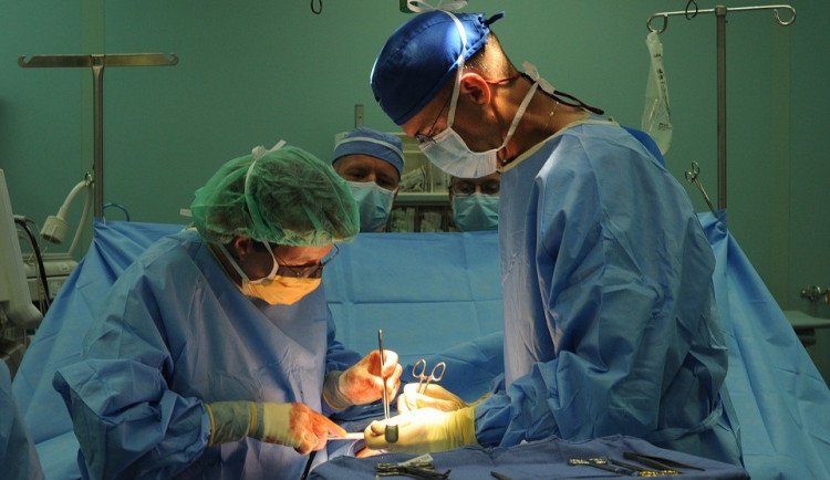 Olomoučtí chirurgové odletěli do Jordánska. Budou tam pomáhat syrským uprchlíkům