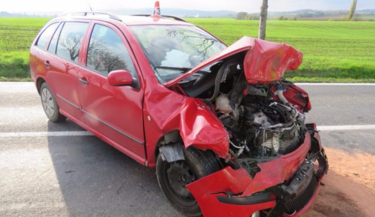 Vlivem mikrospánku se řidič střetl s protijedoucím vozidlem