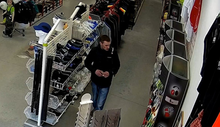 Zloděj kradl v pracovních potřebách, pomozte policii s pátráním