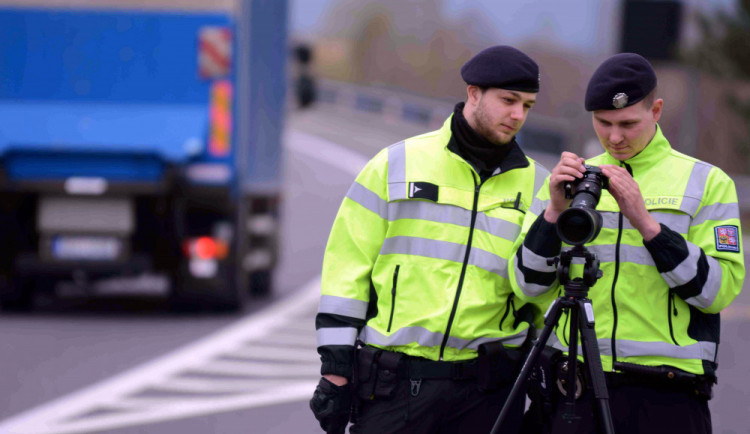 Policisté o víkendu kontrolovali sedm set aut, zjistili téměř sedmdesát přestupků
