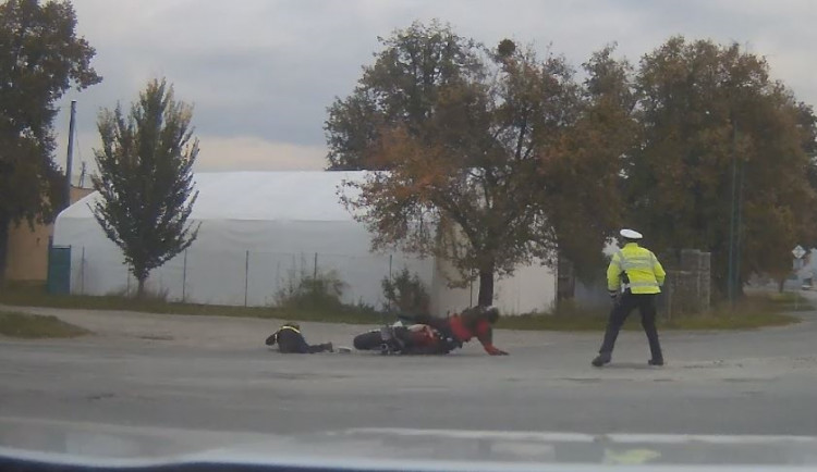 VIDEO: Policie uzavřela případ zfetovaného motorkáře, který srazil v Mohelnici policistku