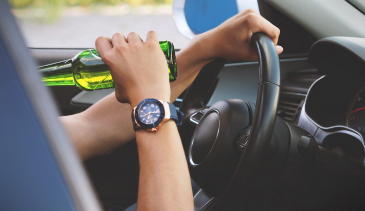 Dal jsem si nějaké to pivo a pár panáků slivovice, řekl řidič po nehodě. Nadýchal skoro tři promile