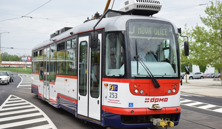 Senioři nad 65 let budou od pondělí jezdit olomouckou MHD zcela zdarma