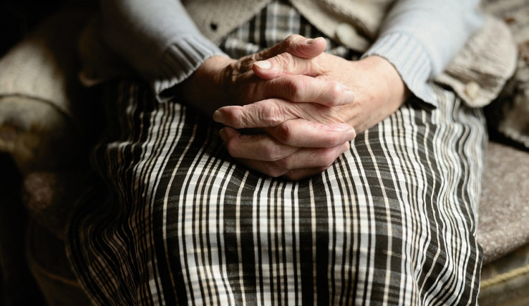 Seniorka poskytla muži zálohu k opravě kotle. Nedočkala se ani opravy, ani vrácení peněz