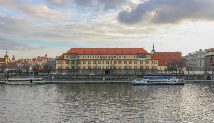 Hlavní město nestihne termín převzetí Nemocnice Na Františku