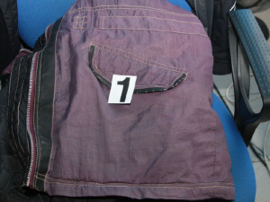 Kabát přepadeného muže.