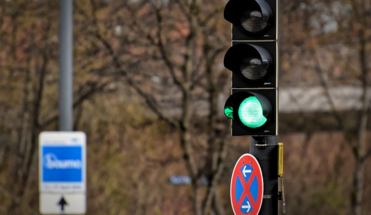 Praha 8 odmítá regulační semafor z Bohnic do Troji. Bojí se zvýšené dopravní zátěže