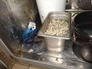 FOTO: Restauraci Peking inspektoři uzavřeli kvůli vážným nedostatkům