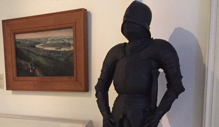 Osud zakletého černého rytíře z Platnéřské ulice. Příběh o vraždě a hledání odpuštění.