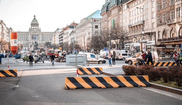 Setkání na Václaváku a pochod na nádraží. Tak proběhne dnešní demonstrace proti Babišovi