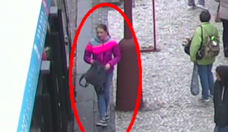 Policisté stále hledají ženu, která byla zraněna při incidentu na Florenci.