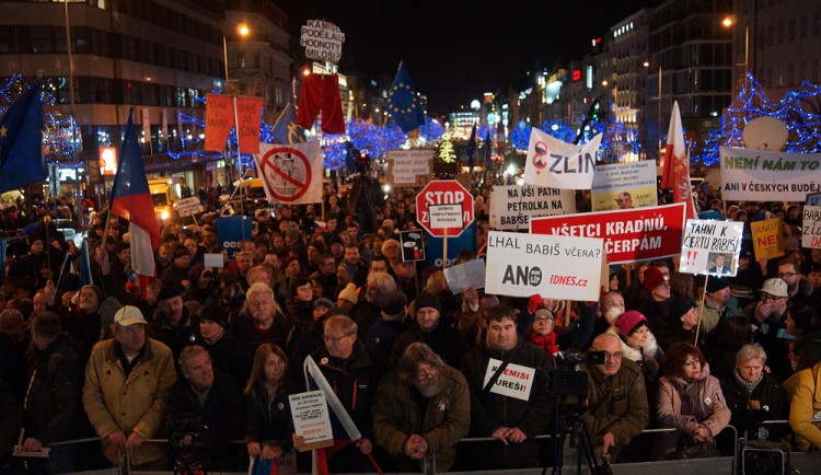 Demonstranti na Václavském náměstí