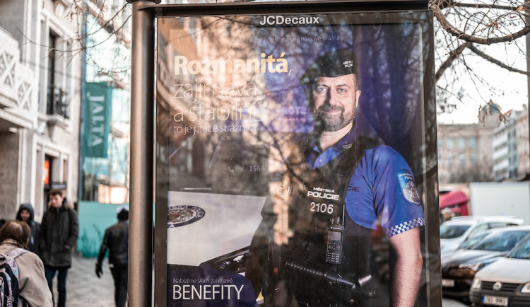 Pražské městské policii chybí do ideálního stavu 367 lidí.