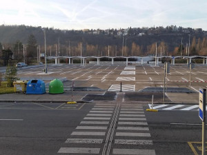 Na Braníku přibylo 115 parkovacích míst. Řidičům se otevřelo nové záchytné parkoviště