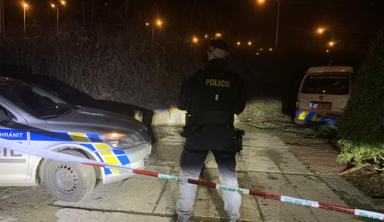 Pražští policisté vyšetřují násilnou smrt muže v Braníku.