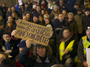 Odpůrci premiéra Babiše se vydali z Václavského náměstí k vládě.