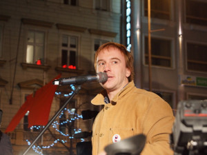 Odpůrci premiéra Babiše se vydali z Václavského náměstí k vládě.