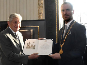 Klener, Menzel, Koenigsmarková a Chvála. Praha vyznamenala významné osobnosti.