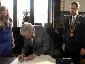 Klener, Menzel, Koenigsmarková a Chvála. Praha vyznamenala významné osobnosti.