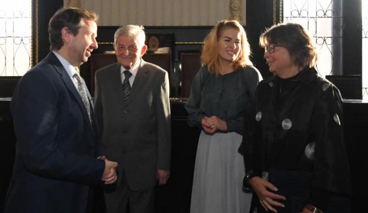 Klener, Menzel, Koenigsmarková a Chvála. Praha vyznamenala významné osobnosti.