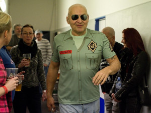 Tři sestry narazily na podiu sud. Vánoční koncert přilákal také fotbalové legendy.