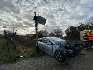 Železniční nehoda na Štědrý den. Dva zranění a padesát evakuovaných