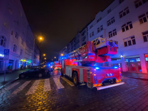 Přes Štědrý den řešili hasiči v Praze pětadvacet událostí. Hořelo auto i svíčky na hrobě