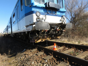 Muž v Dolních Počernicích zemřel zřejmě po srážce s vlakem