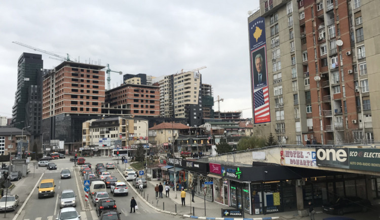 Bill Clinton Boulevard v Prištině.