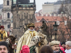 Centrem Prahy prošel průvod s velbloudy. Upozornil na tříkrálovou sbírku