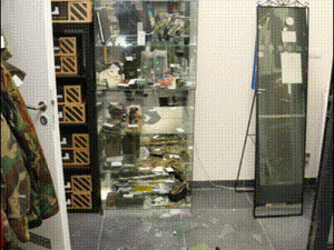 Třikrát navštívil army shop po zavíračce. Po třetím vloupání ho zadržela policie.