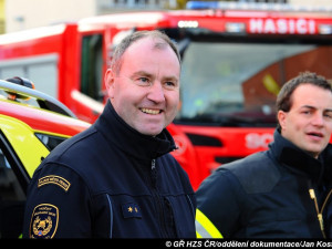Hasiči a chemická služba dnes odpoledne zasahovali u požáru plynu v garážích v Hájích.