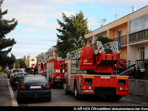 Hasiči a chemická služba dnes odpoledne zasahovali u požáru plynu v garážích v Hájích