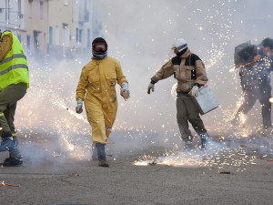 Silvestr? Boj na ulicích. Praha chystá vyhlášku zakazující amatérské odpalování pyrotechniky