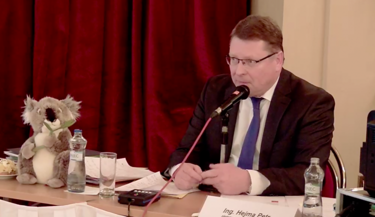 Petr Hejma na včerejším jednání zastupitelstva.