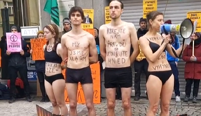 VIDEO: Polonazí aktivisté v centru vyjadřovali solidaritu s Austrálií