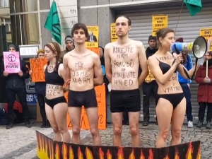 VIDEO: Polonazí aktivisté v centru vyjadřovali solidaritu s Austrálií